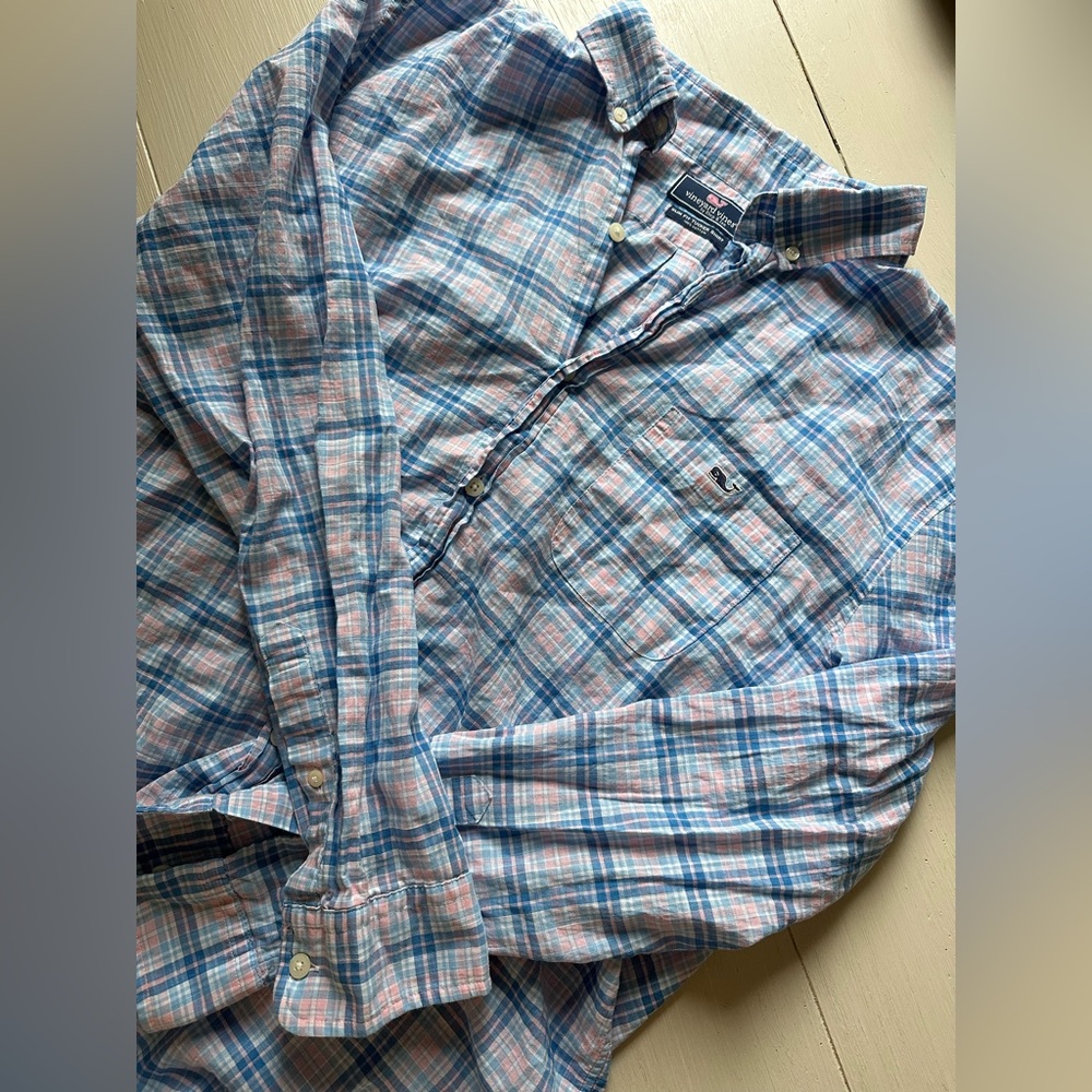 Vineyard Vines button down Shirt